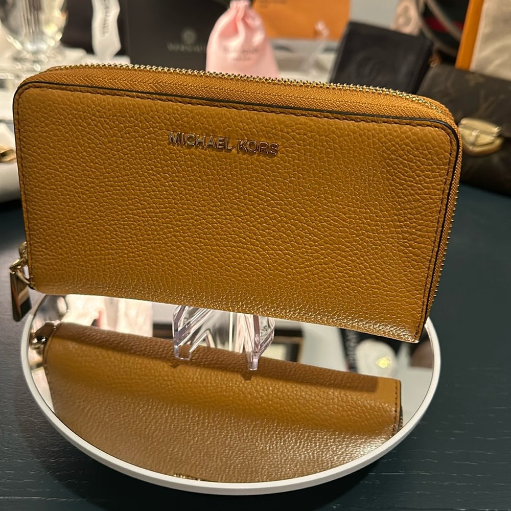Michael Kors Mercer Large Pebbled Leather Smartphone Wallet, NWOT 🌻 - Picture 3 of 12